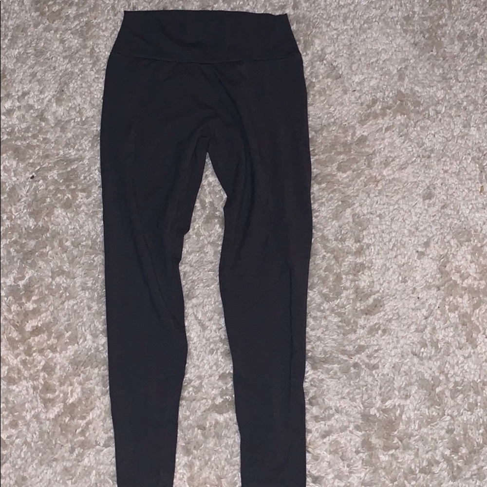 dark grey leggings